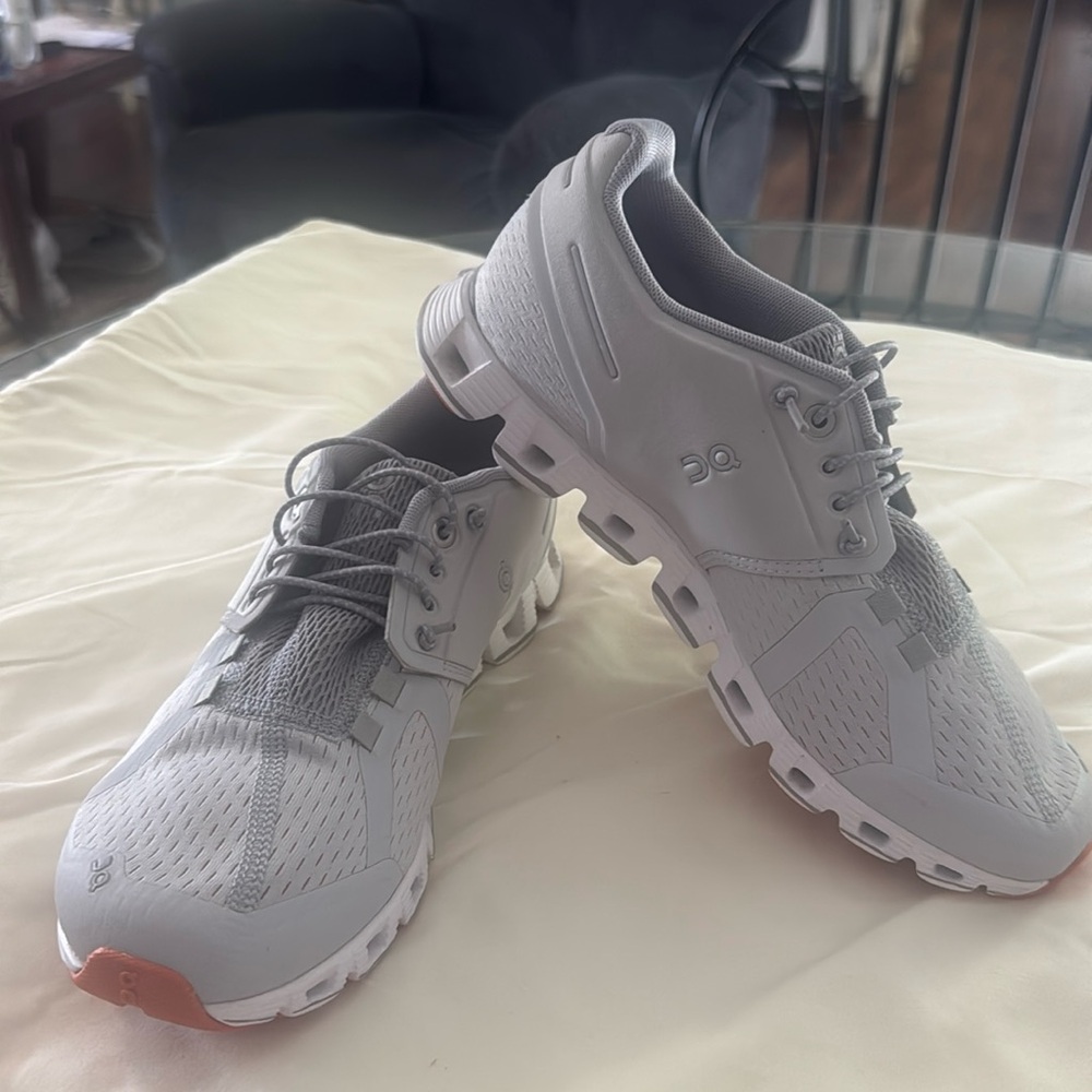 On Cloud like new preowned condition gray ladies size 7 athletic shoes.